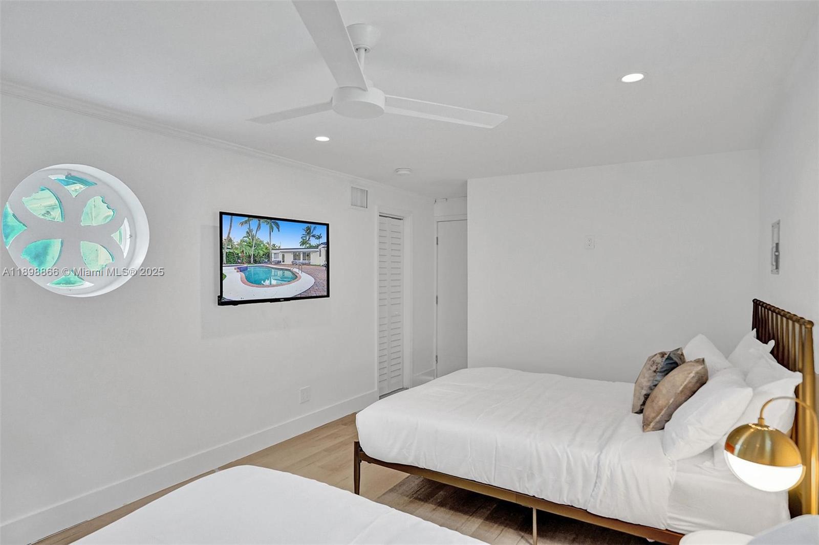 HOLLYWOOD LAKES SECTION - Residential Lease