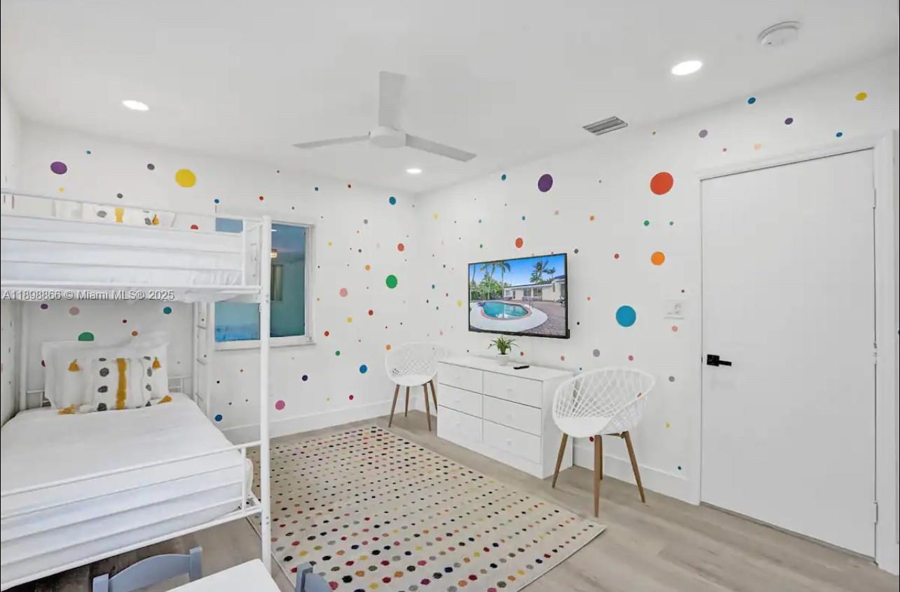 HOLLYWOOD LAKES SECTION - Residential Lease