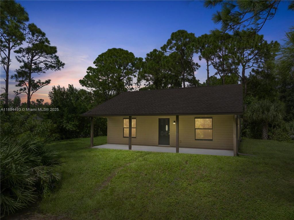 Photo of 8146 96th Ct, Vero Beach, FL 32967 (MLS # A11894493)