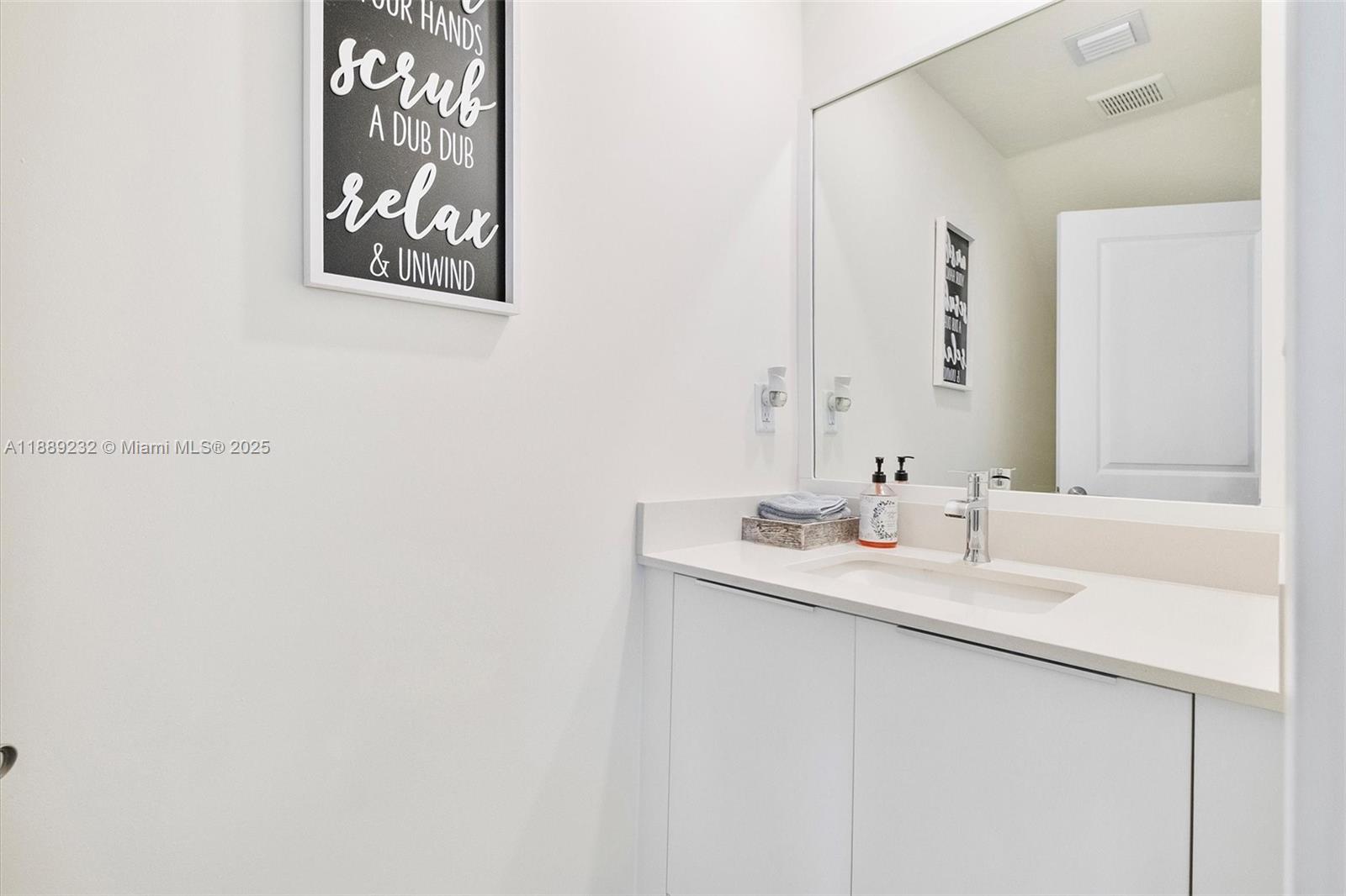 DOWNTOWN DORAL SOUTH PHAS - Residential