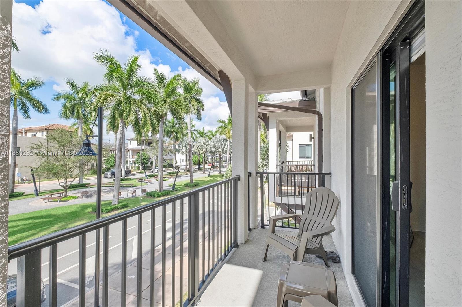 DOWNTOWN DORAL SOUTH PHAS - Residential