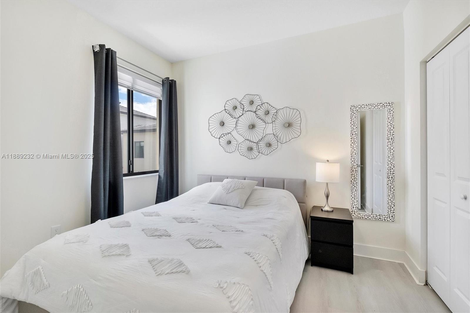 DOWNTOWN DORAL SOUTH PHAS - Residential
