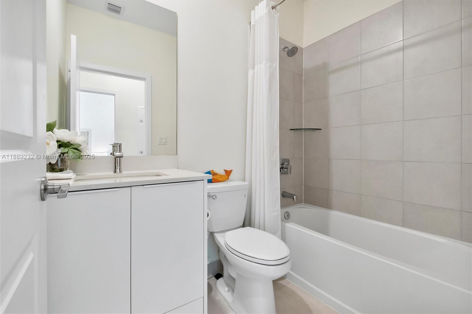 DOWNTOWN DORAL SOUTH PHAS - Residential