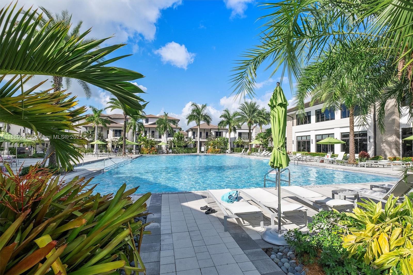 DOWNTOWN DORAL SOUTH PHAS - Residential