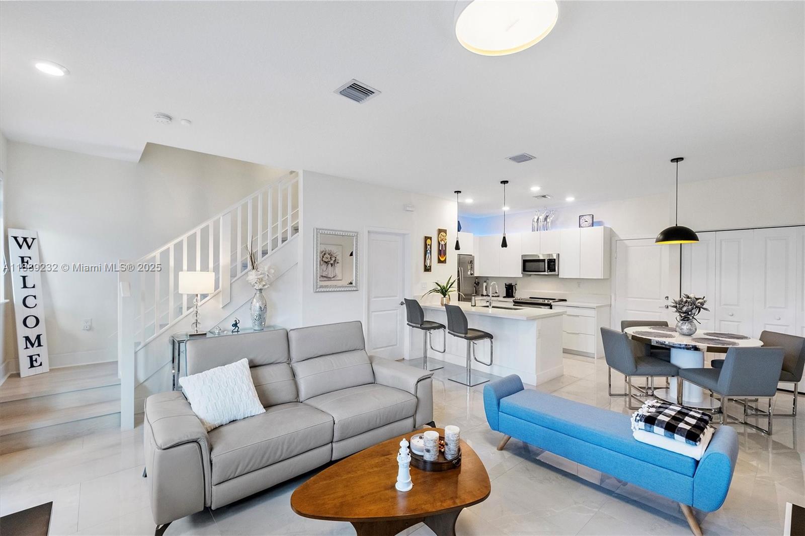 DOWNTOWN DORAL SOUTH PHAS - Residential
