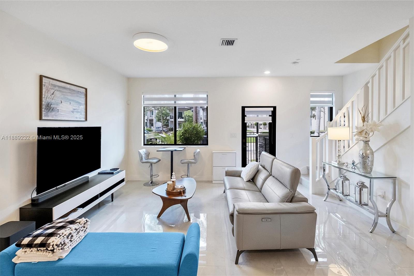 DOWNTOWN DORAL SOUTH PHAS - Residential