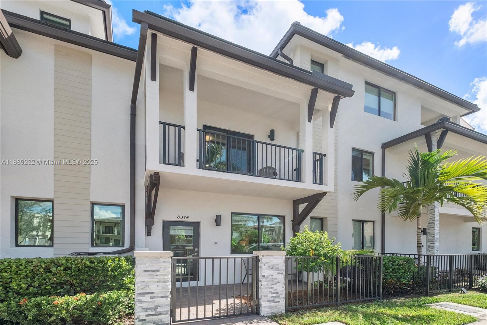 DOWNTOWN DORAL SOUTH PHAS - Residential