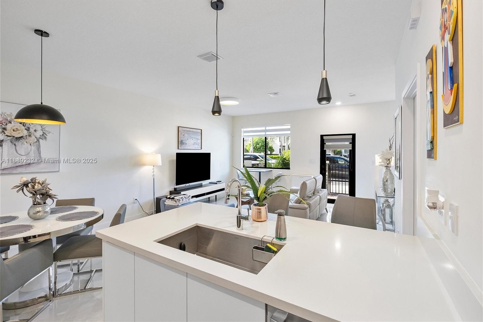 DOWNTOWN DORAL SOUTH PHAS - Residential