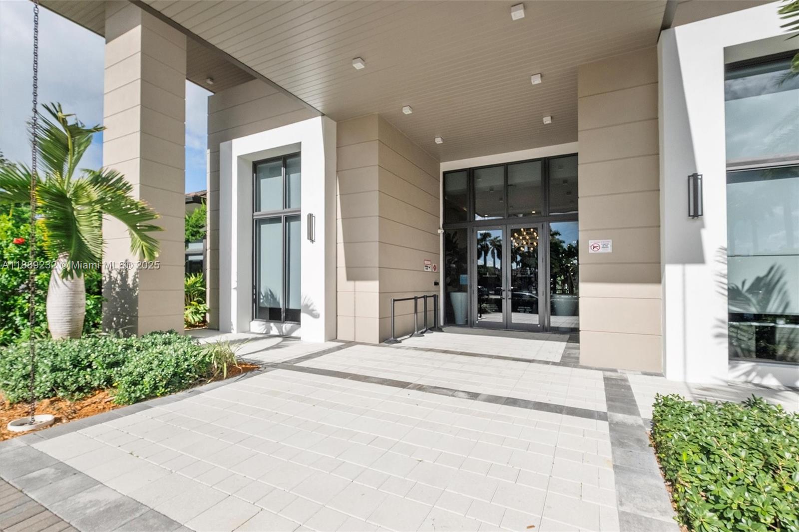 DOWNTOWN DORAL SOUTH PHAS - Residential