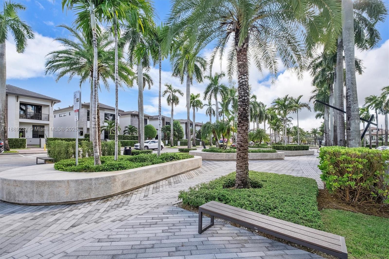 DOWNTOWN DORAL SOUTH PHAS - Residential