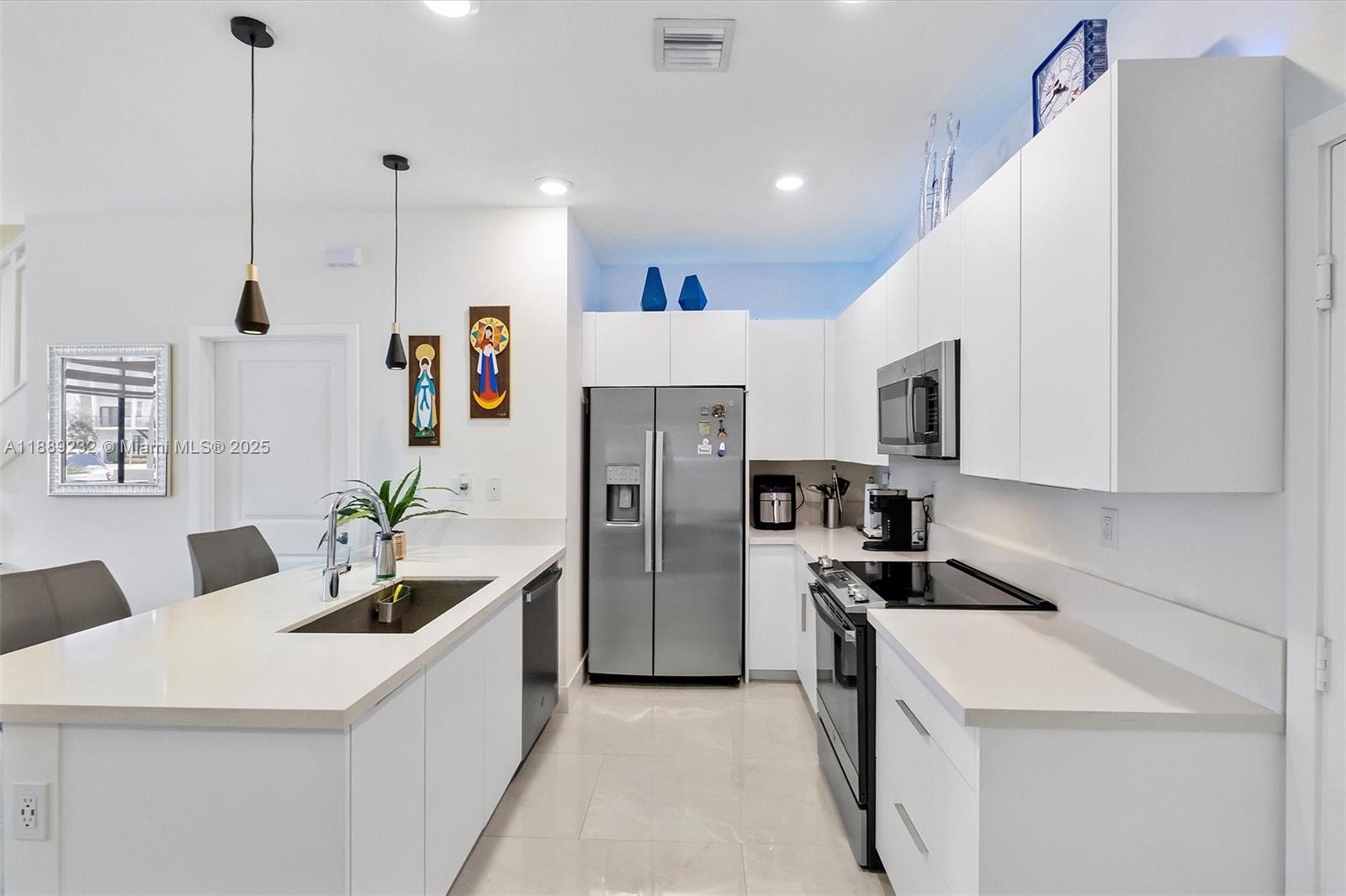 DOWNTOWN DORAL SOUTH PHAS - Residential