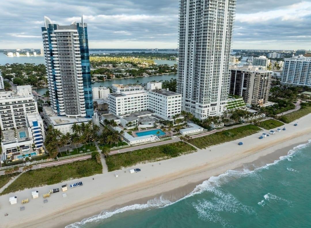 Beautiful and completely furnished Studio in the Sandy Beach of Miami Beach. Everything included, water, electricity and internet.