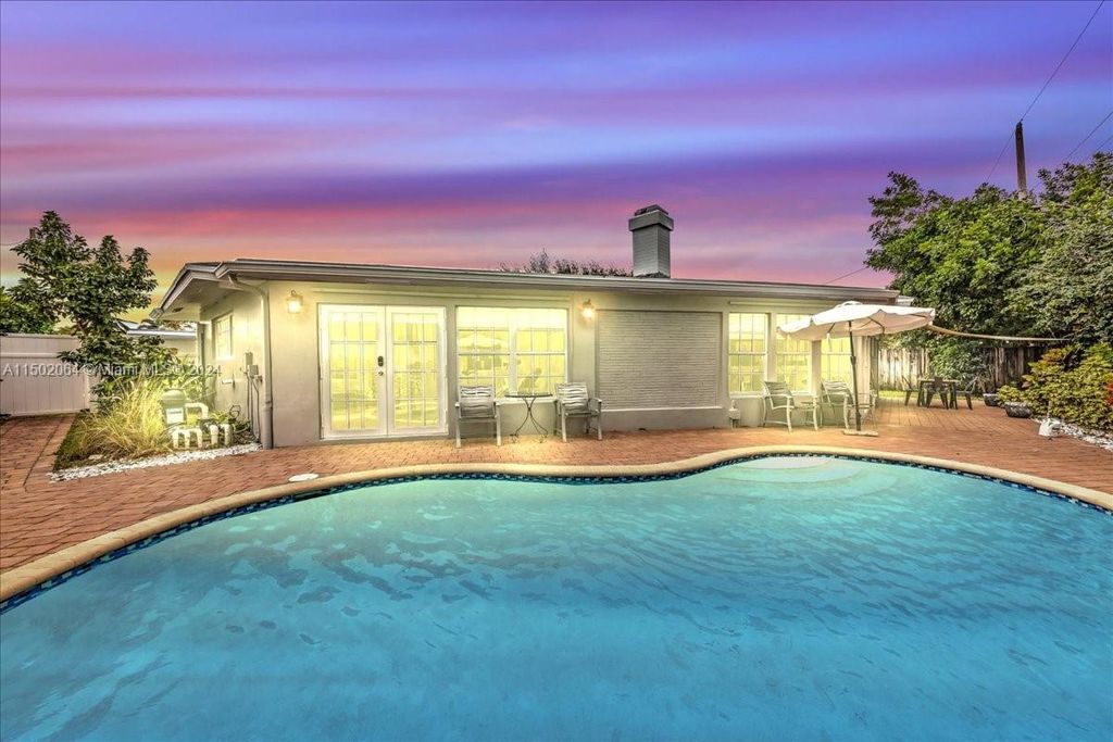 Photo of 5830 NE 21st Ter, Fort Lauderdale, FL 33308 (MLS # A11502064)