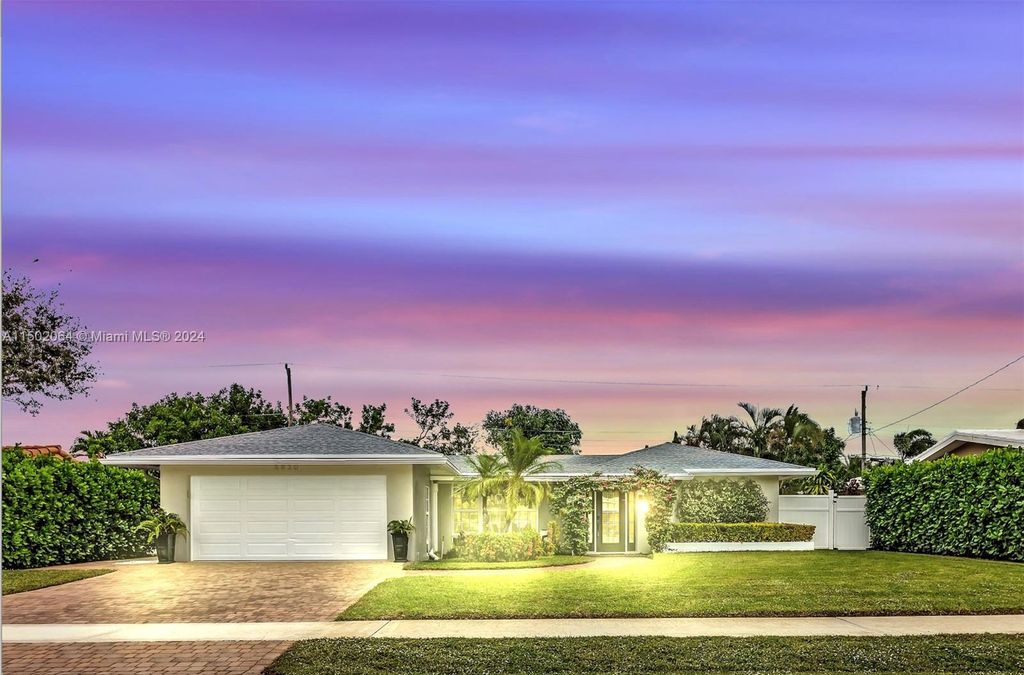 Photo of 5830 NE 21st Ter, Fort Lauderdale, FL 33308 (MLS # A11502064)