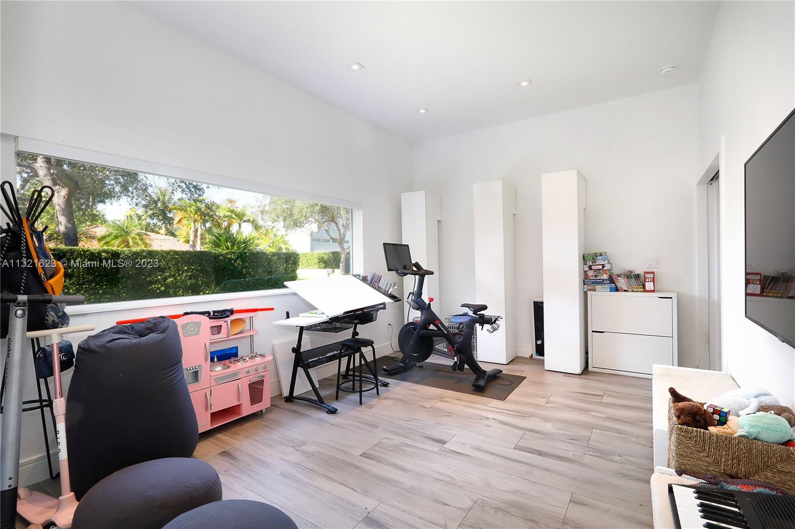 TROPICAL ISLE HOMES SUB 1 - Residential