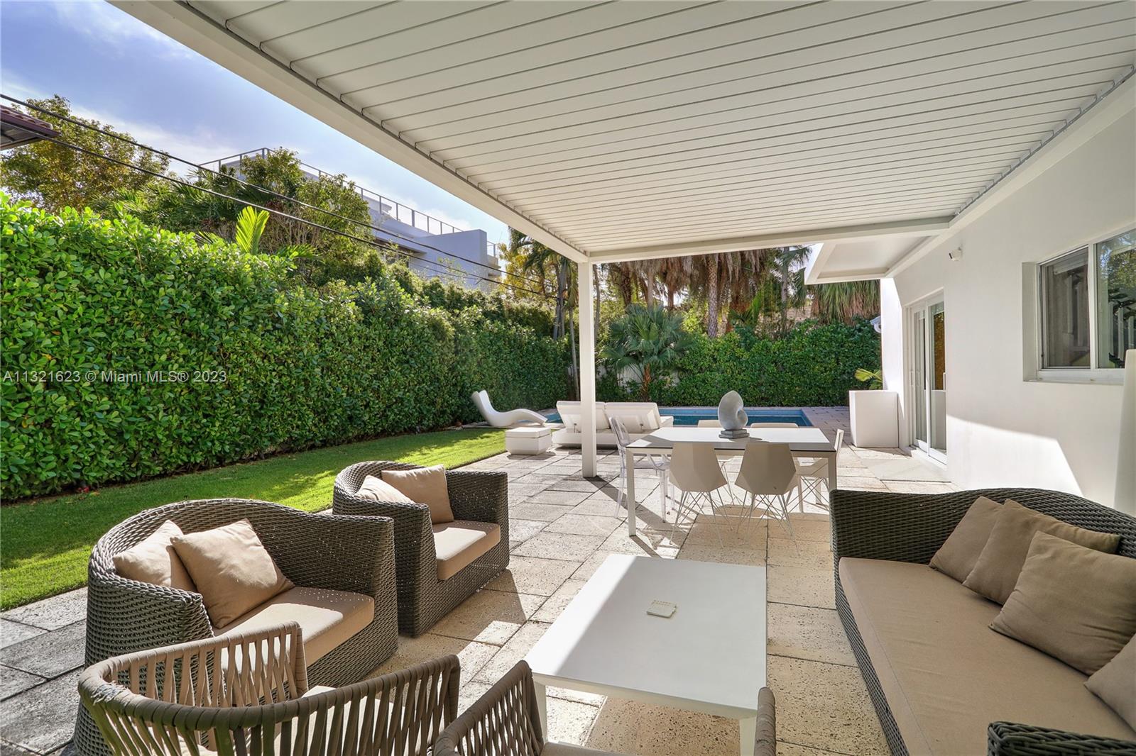 TROPICAL ISLE HOMES SUB 1 - Residential