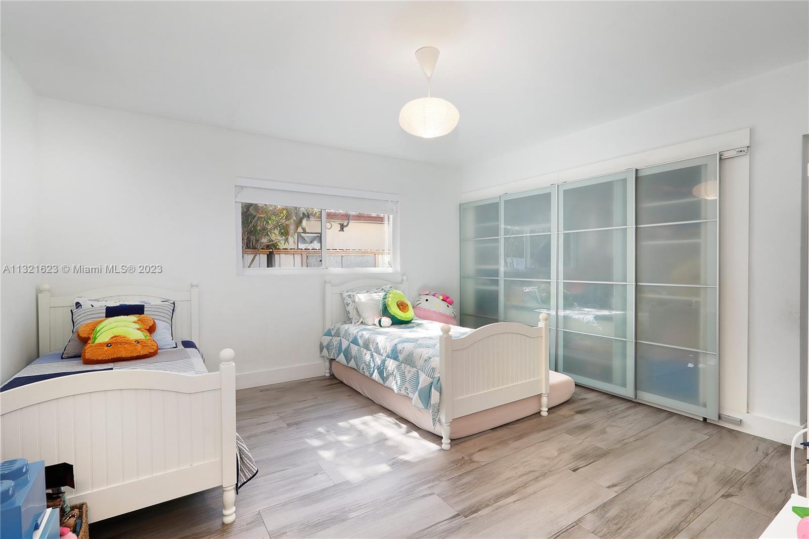 TROPICAL ISLE HOMES SUB 1 - Residential