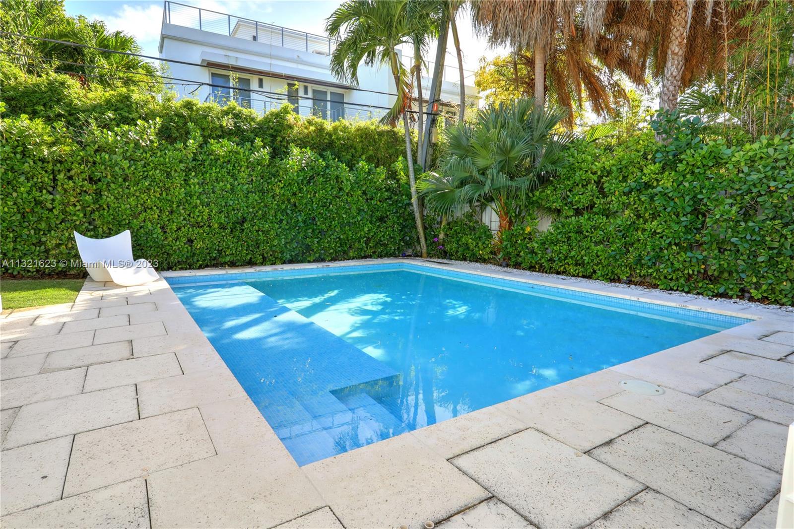 TROPICAL ISLE HOMES SUB 1 - Residential