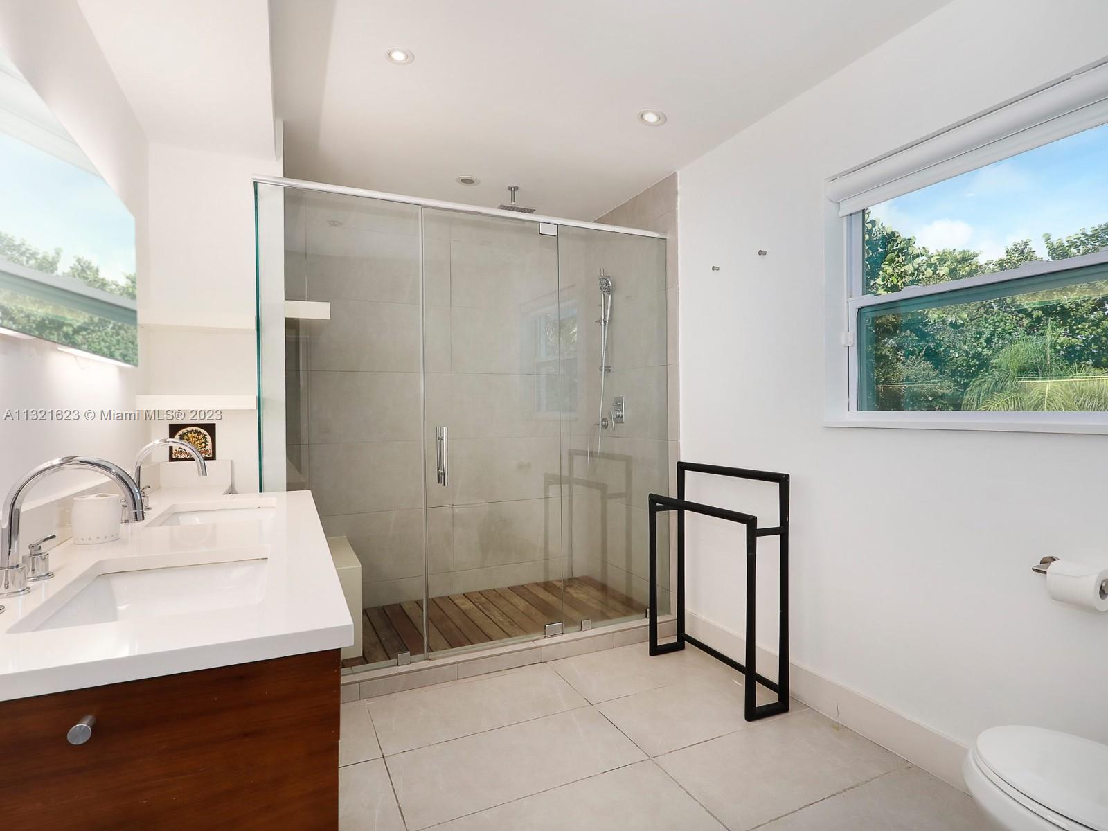 TROPICAL ISLE HOMES SUB 1 - Residential