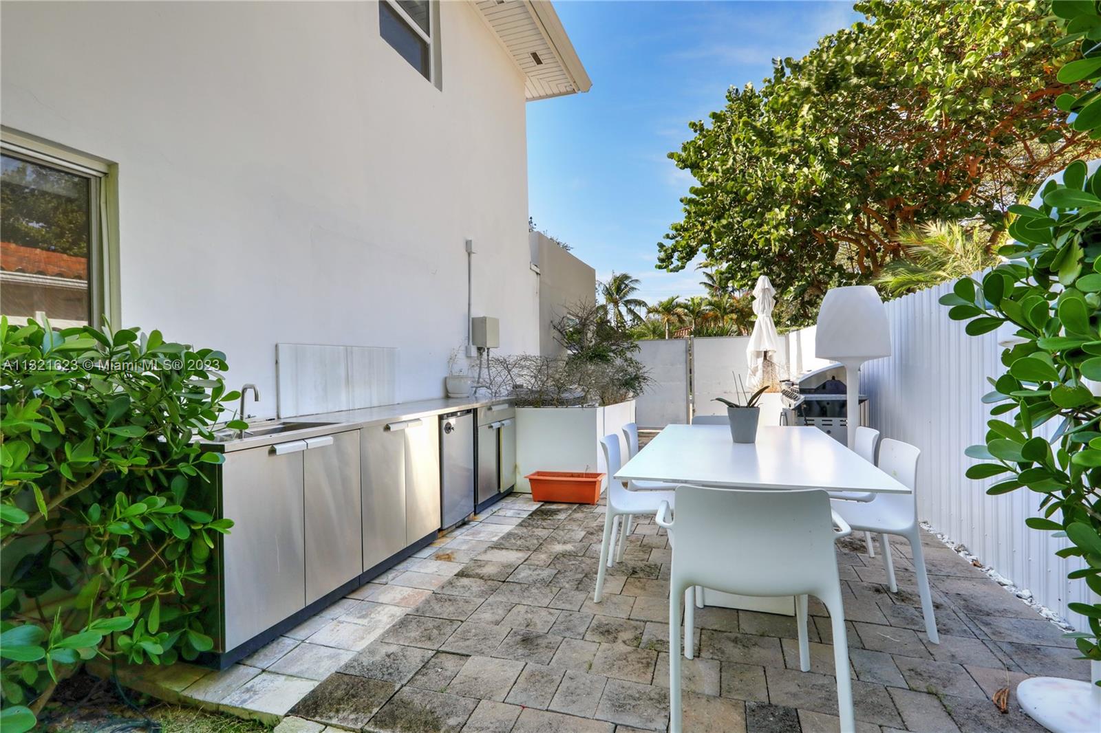 TROPICAL ISLE HOMES SUB 1 - Residential