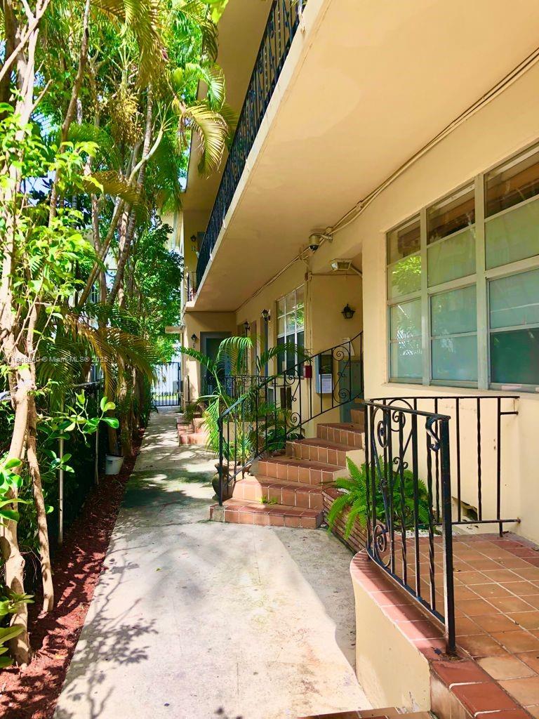 1325 Meridian Ave 5