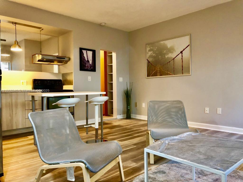 THE LESLIE CONDO - Residential