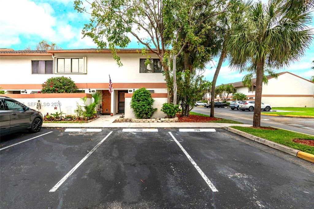 Photo of 7111 SW 42nd Pl, Davie, FL 33314 (MLS # A12007735)