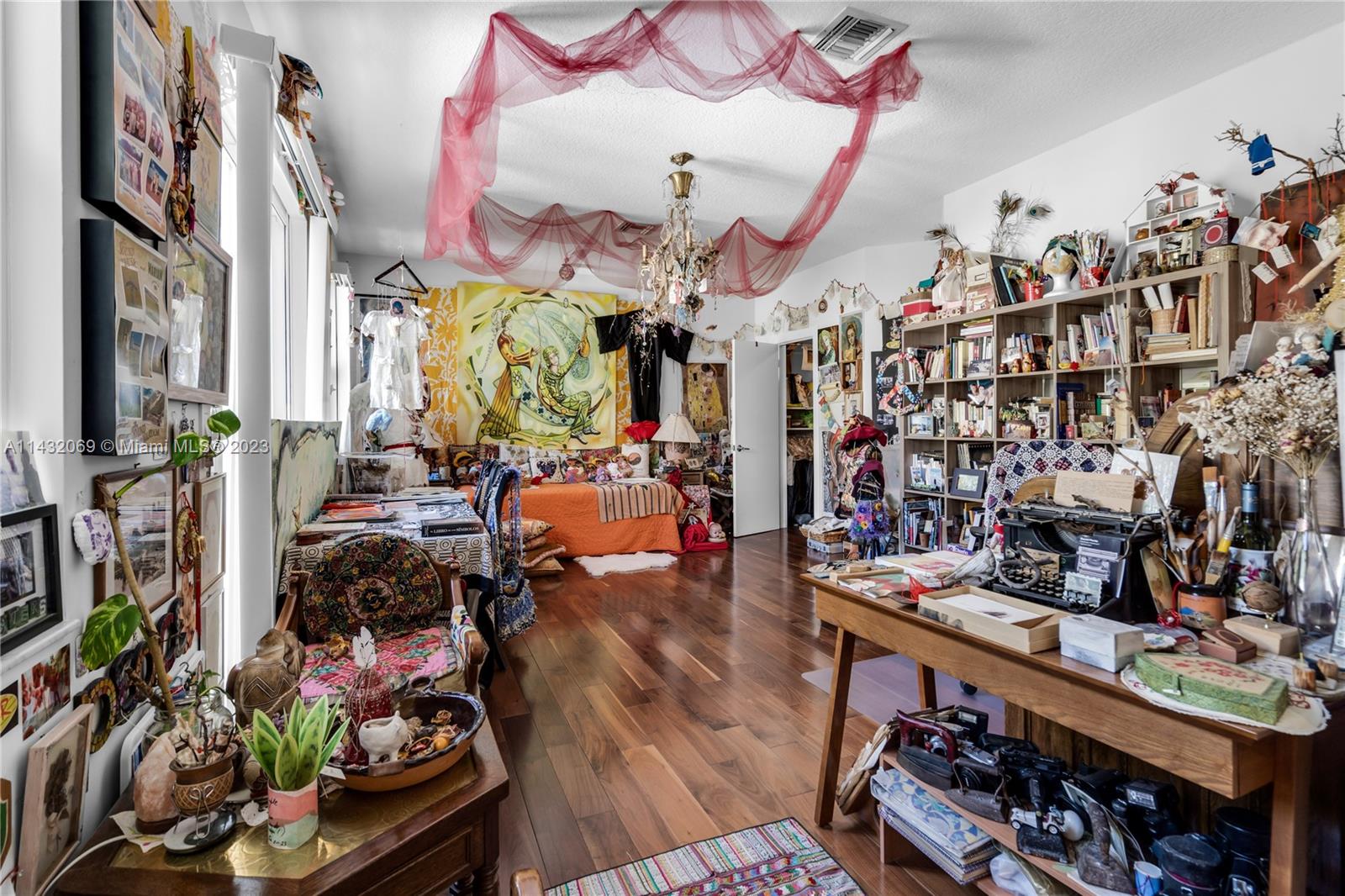 THE COURTYARDS AT THE POI - Residential