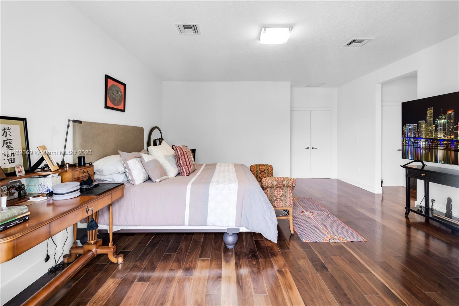 THE COURTYARDS AT THE POI - Residential