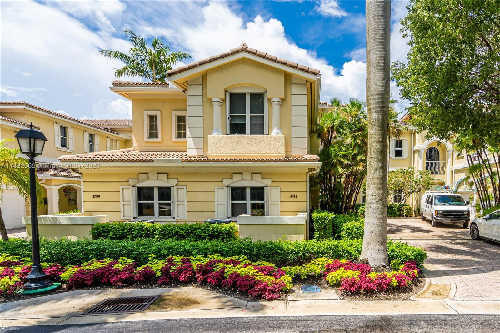 THE COURTYARDS AT THE POI - Residential