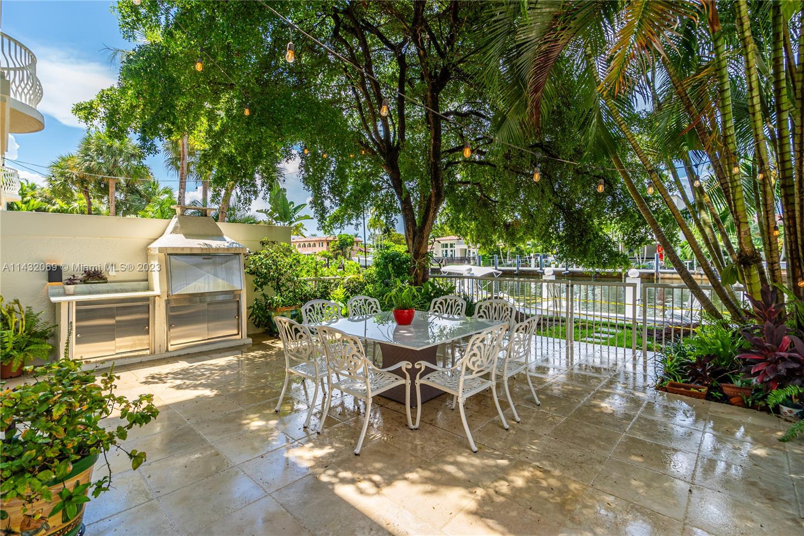 THE COURTYARDS AT THE POI - Residential