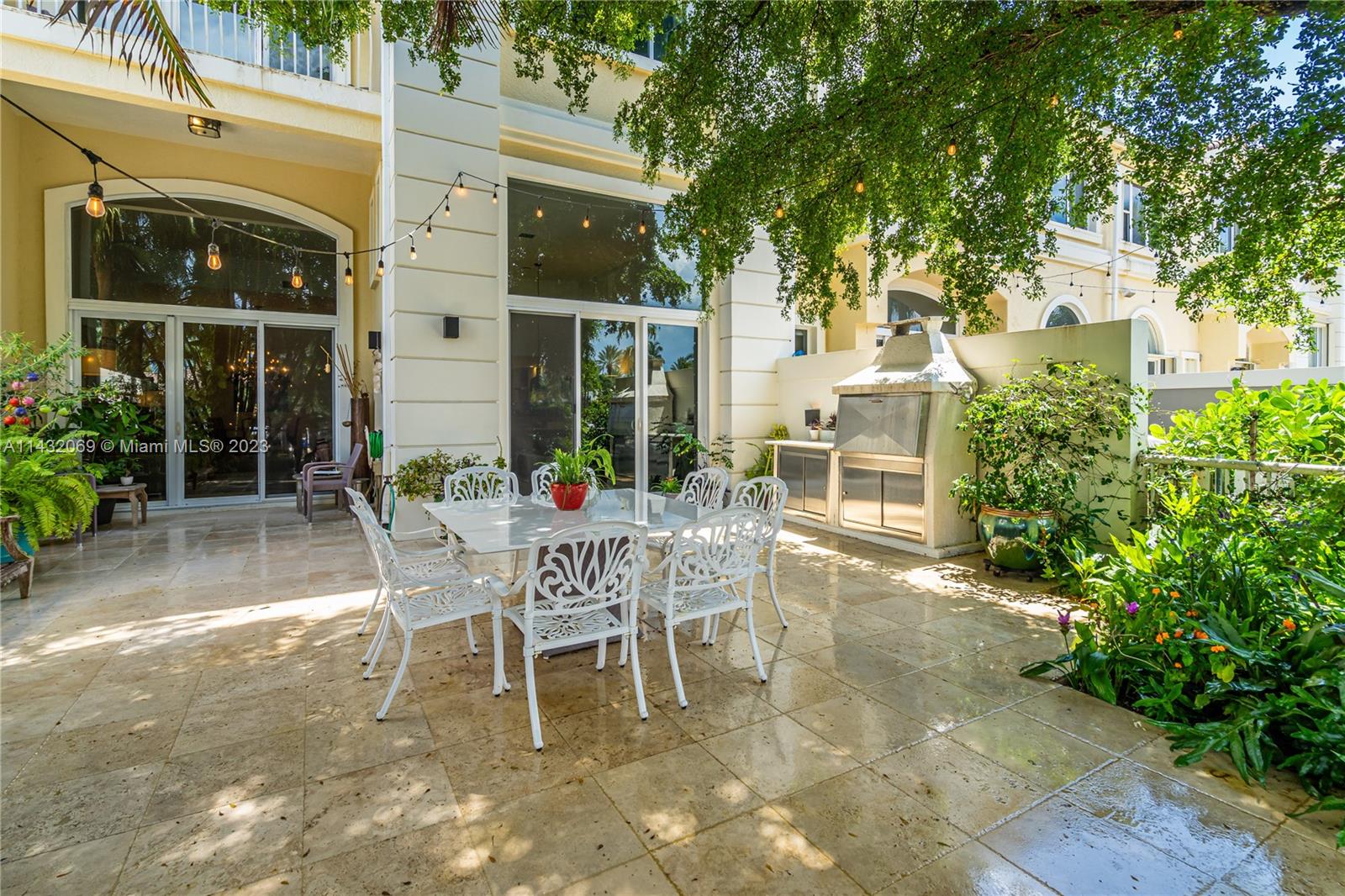 THE COURTYARDS AT THE POI - Residential