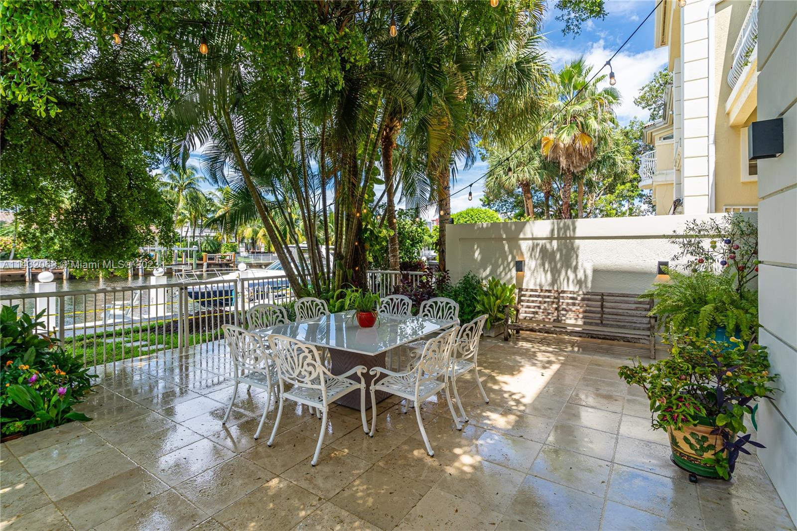 THE COURTYARDS AT THE POI - Residential