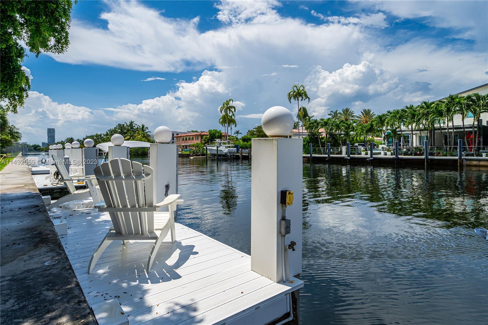THE COURTYARDS AT THE POI - Residential