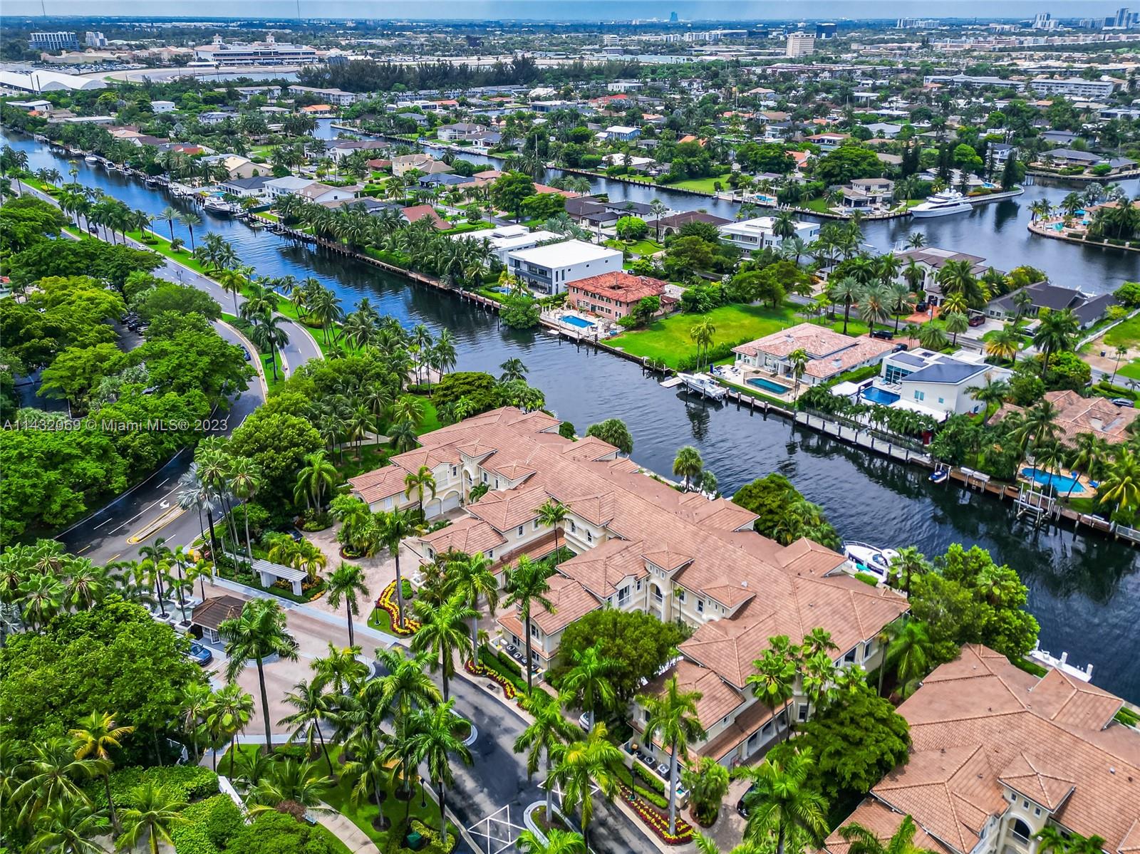 THE COURTYARDS AT THE POI - Residential