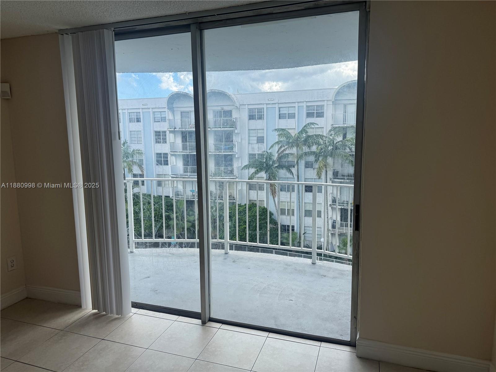 MONTECARLO CONDO - Residential