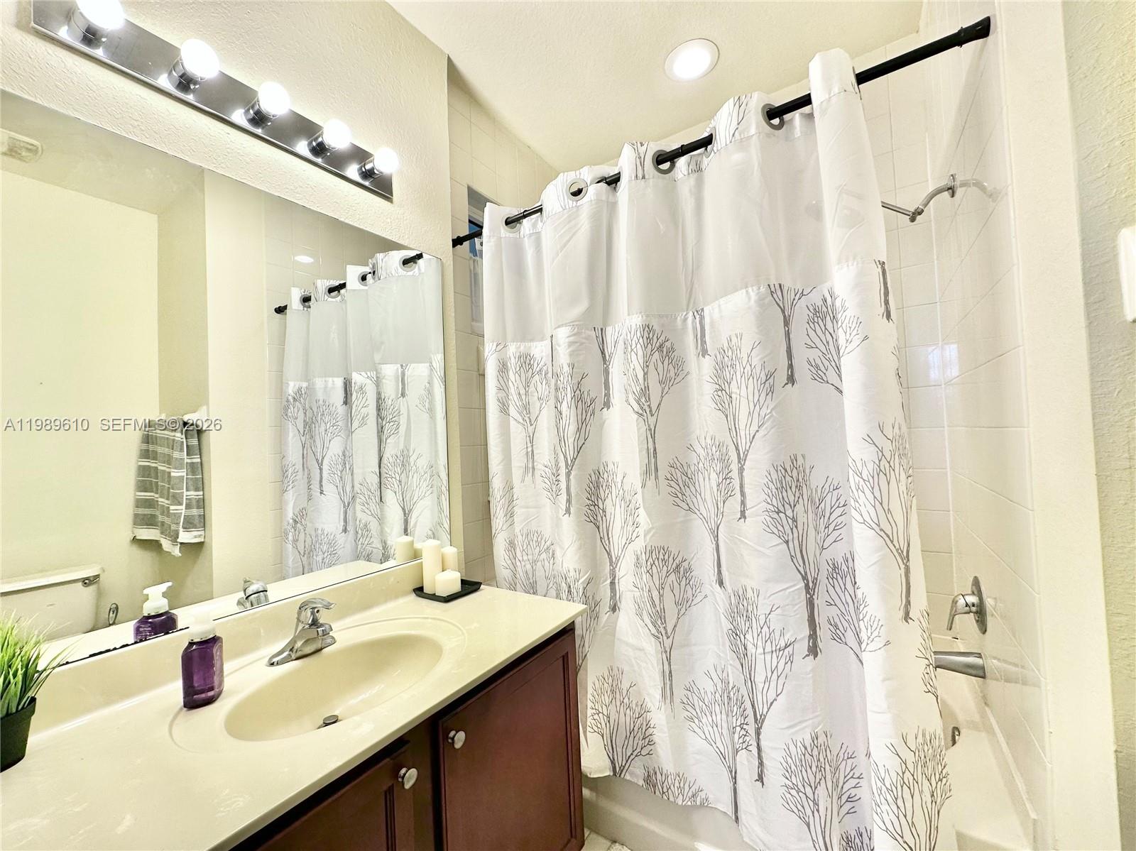 ST MORTIZ AT DORAL CONDO - Residential Lease