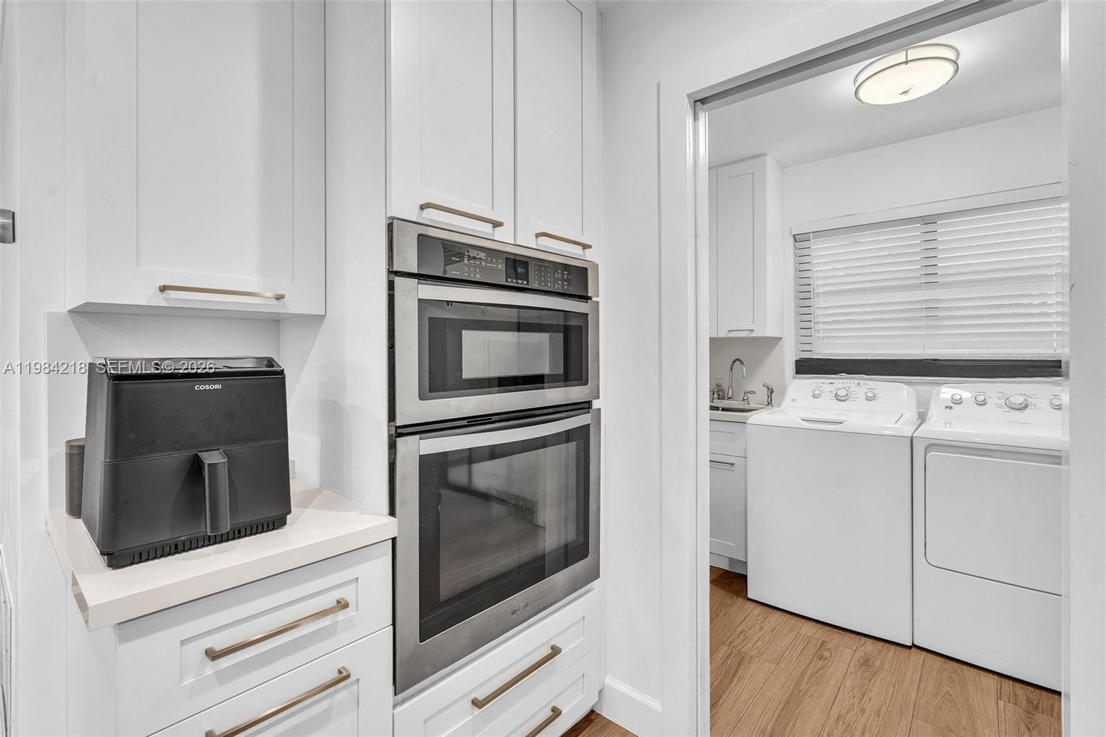 HOLLYWOOD HILLS - Residential