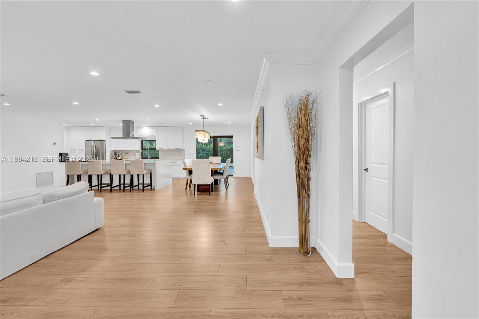 HOLLYWOOD HILLS - Residential