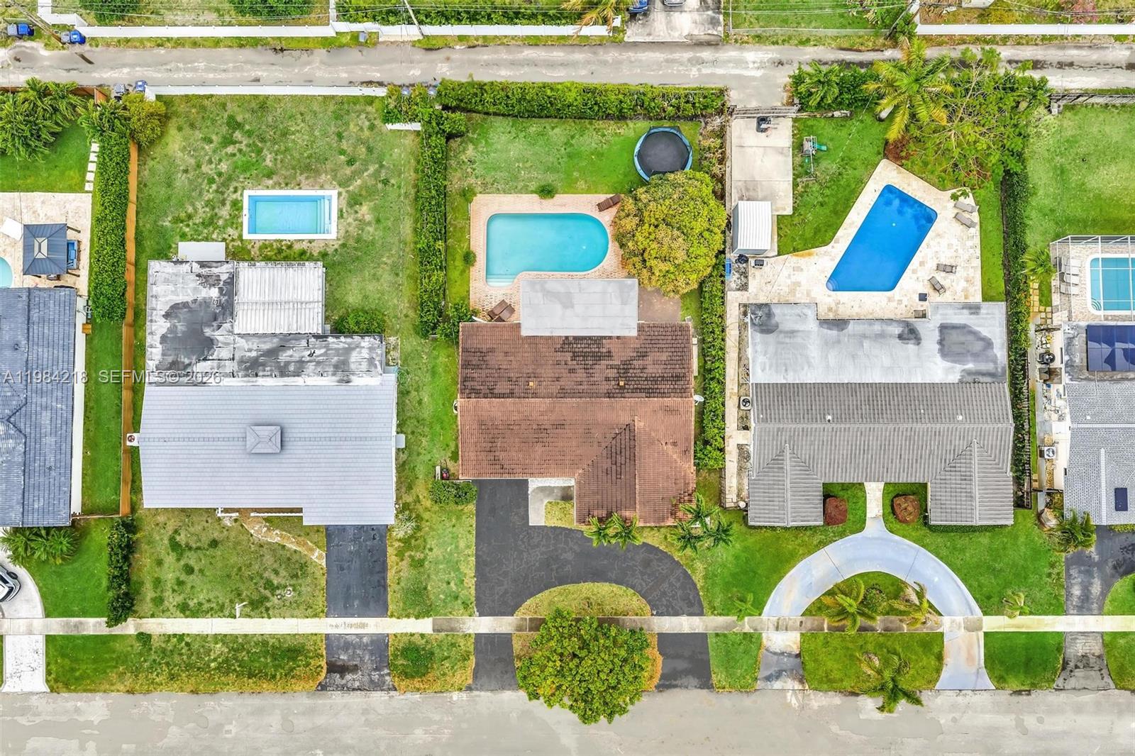 HOLLYWOOD HILLS - Residential