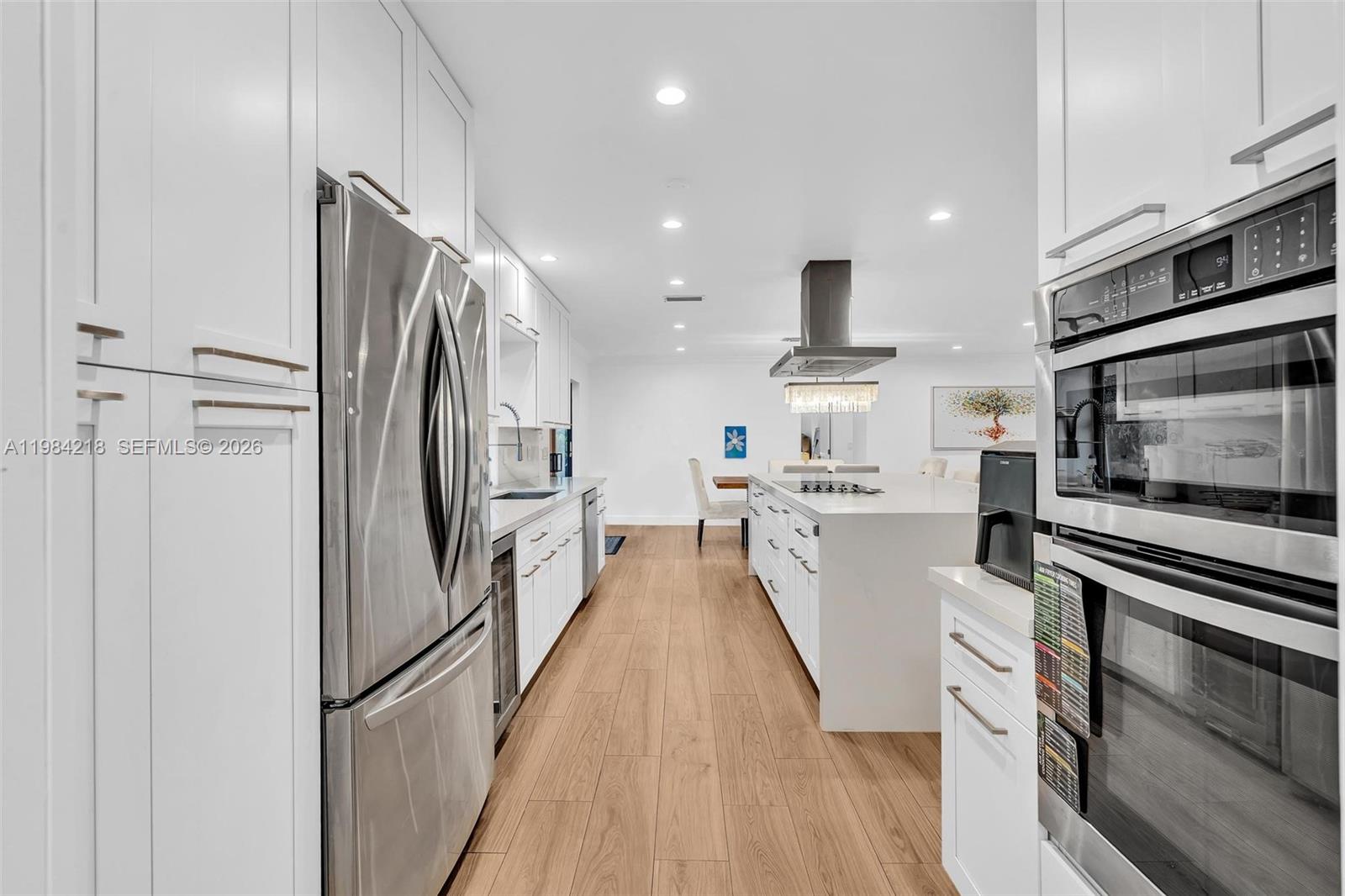 HOLLYWOOD HILLS - Residential