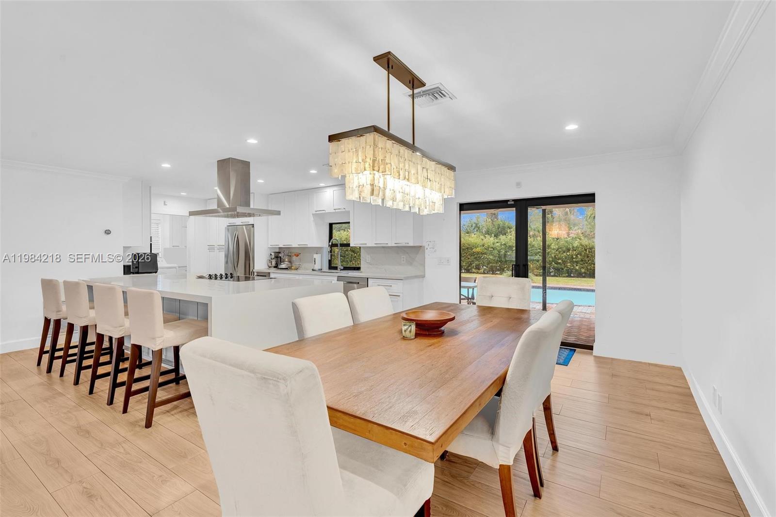 HOLLYWOOD HILLS - Residential