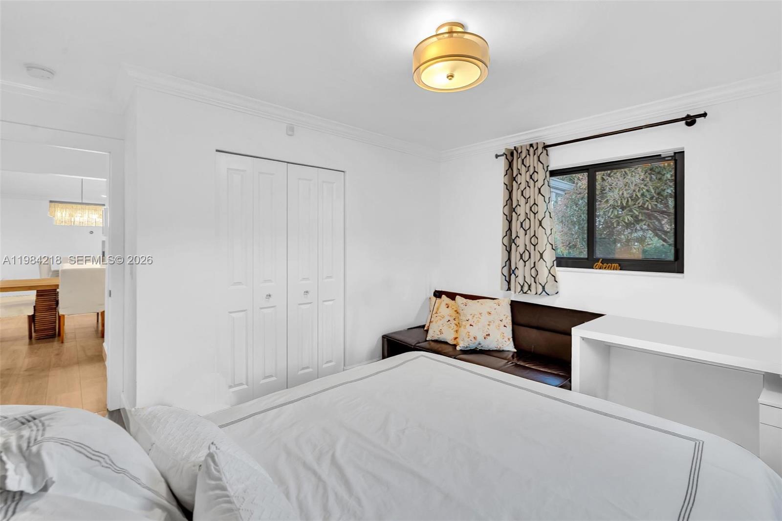 HOLLYWOOD HILLS - Residential