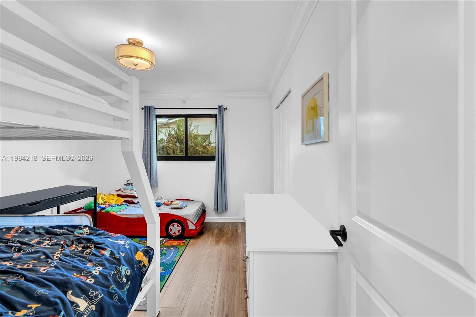 HOLLYWOOD HILLS - Residential