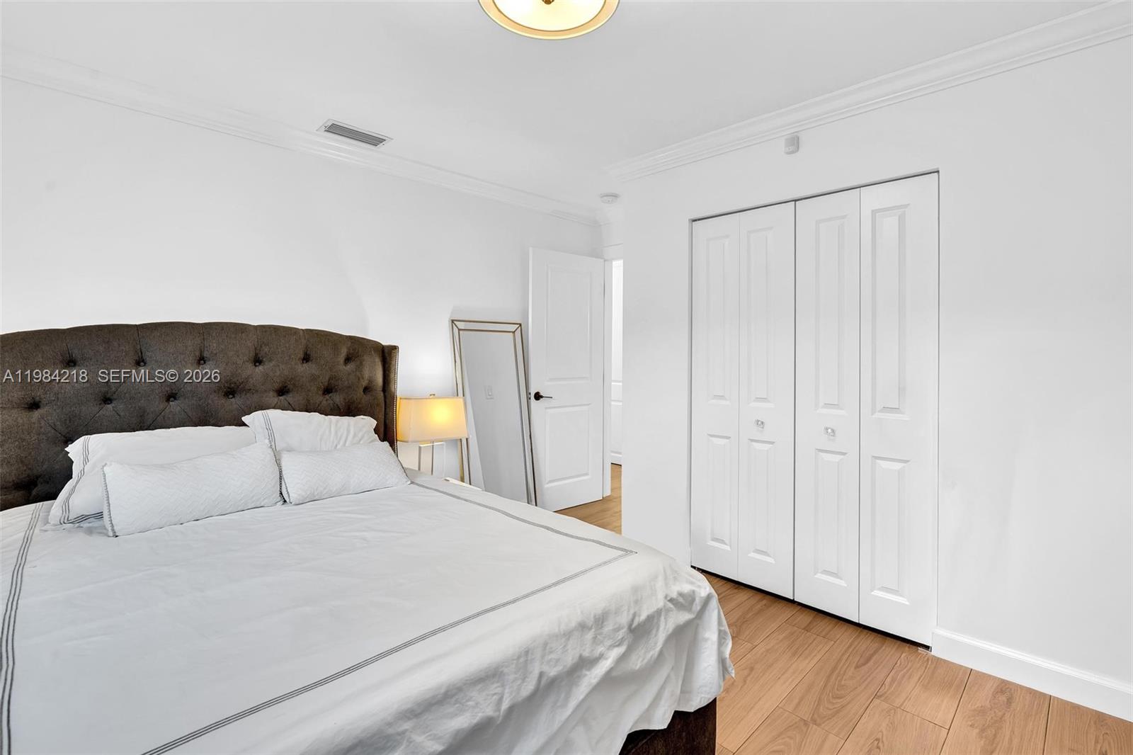 HOLLYWOOD HILLS - Residential