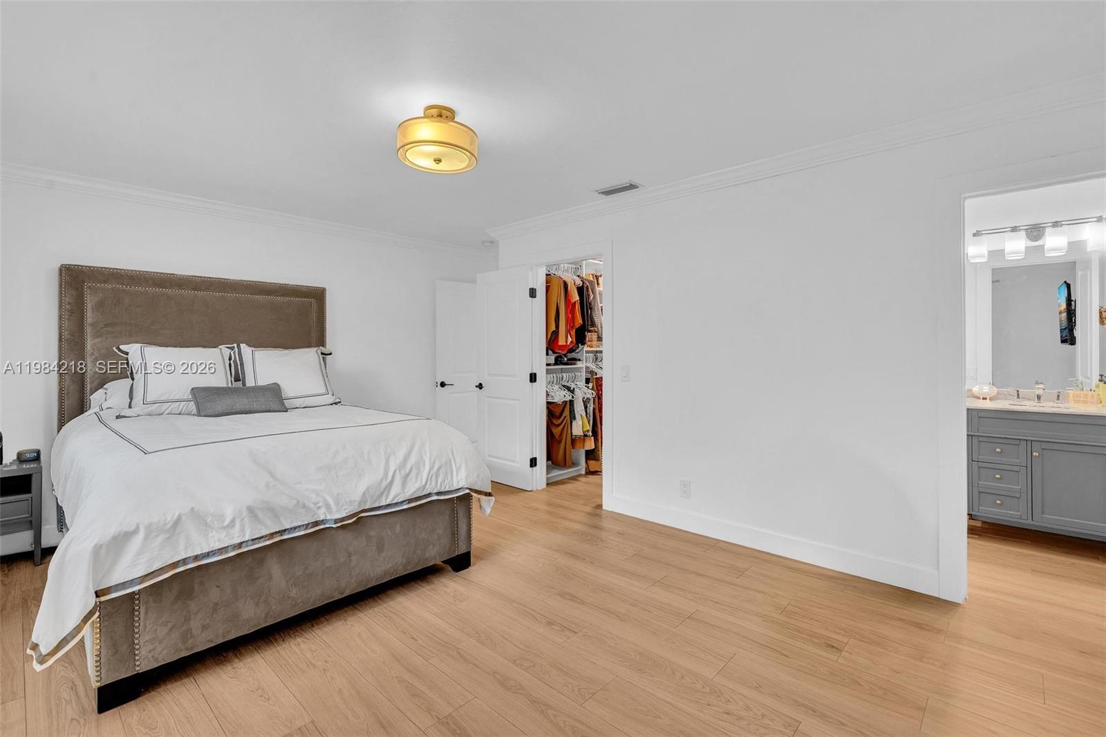 HOLLYWOOD HILLS - Residential