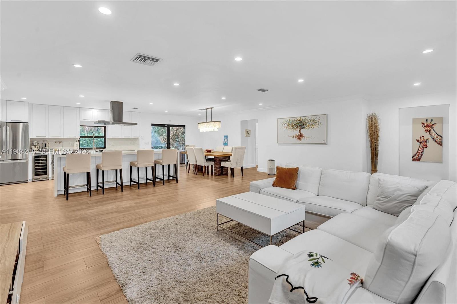 HOLLYWOOD HILLS - Residential