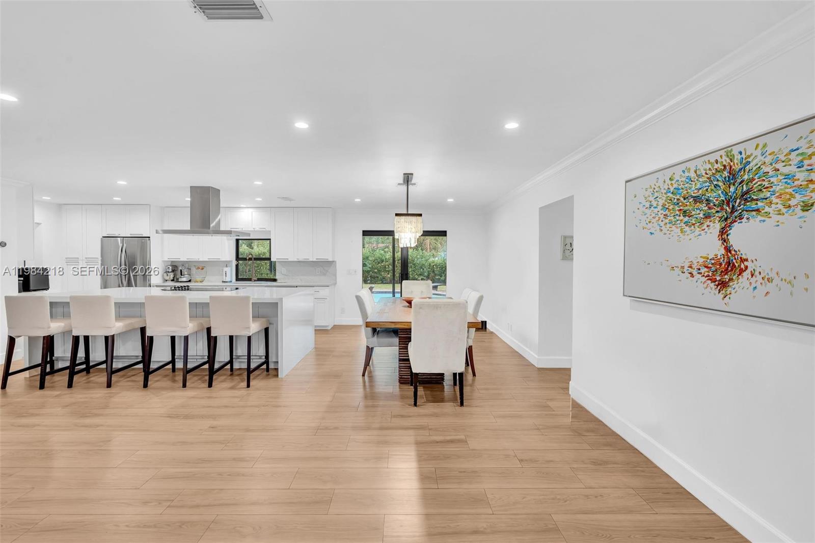 HOLLYWOOD HILLS - Residential