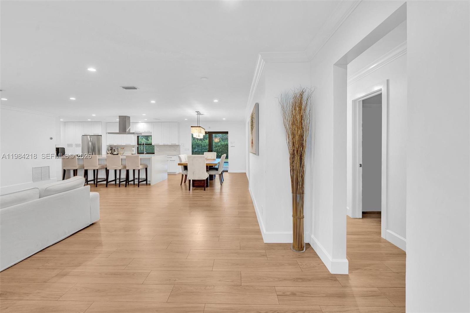 HOLLYWOOD HILLS - Residential