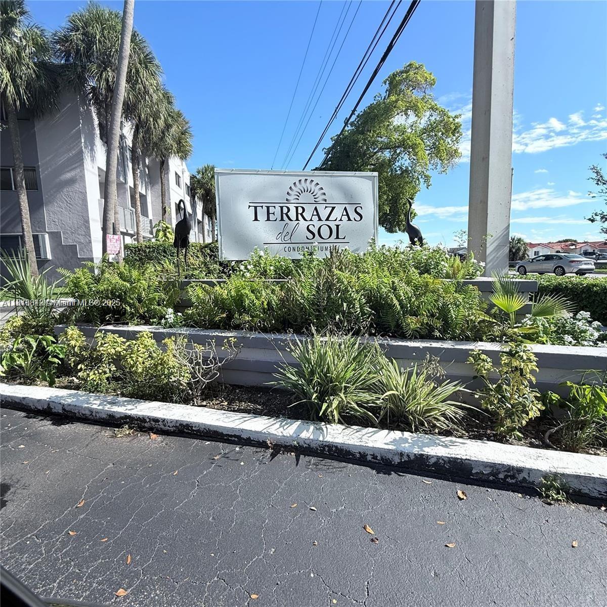 Available NOW! 2 Bedrooms and 1 Bathroom freshly painted, new washer and dryer, new appliances, 1st floor, very well maintained, very nice community, move in ready!